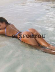 הפילגש ליווי עם הדגם נראה